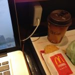 Wi-Fiあり、電源あり、コーラ100円、ポケモンGOでマクドナルドは大混雑?